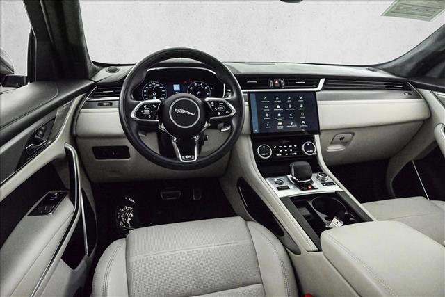 Used 2022 Jaguar F-PACE SVR image 19