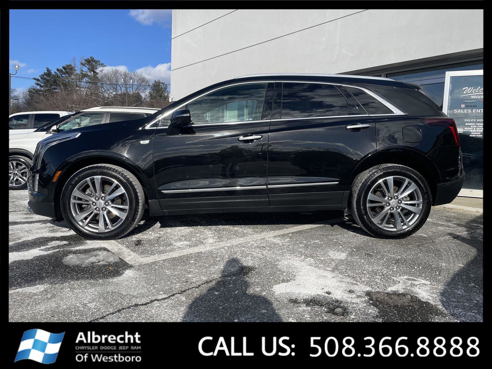 Used 2024 Cadillac XT5 Premium Luxury w/ Technology Package image 2