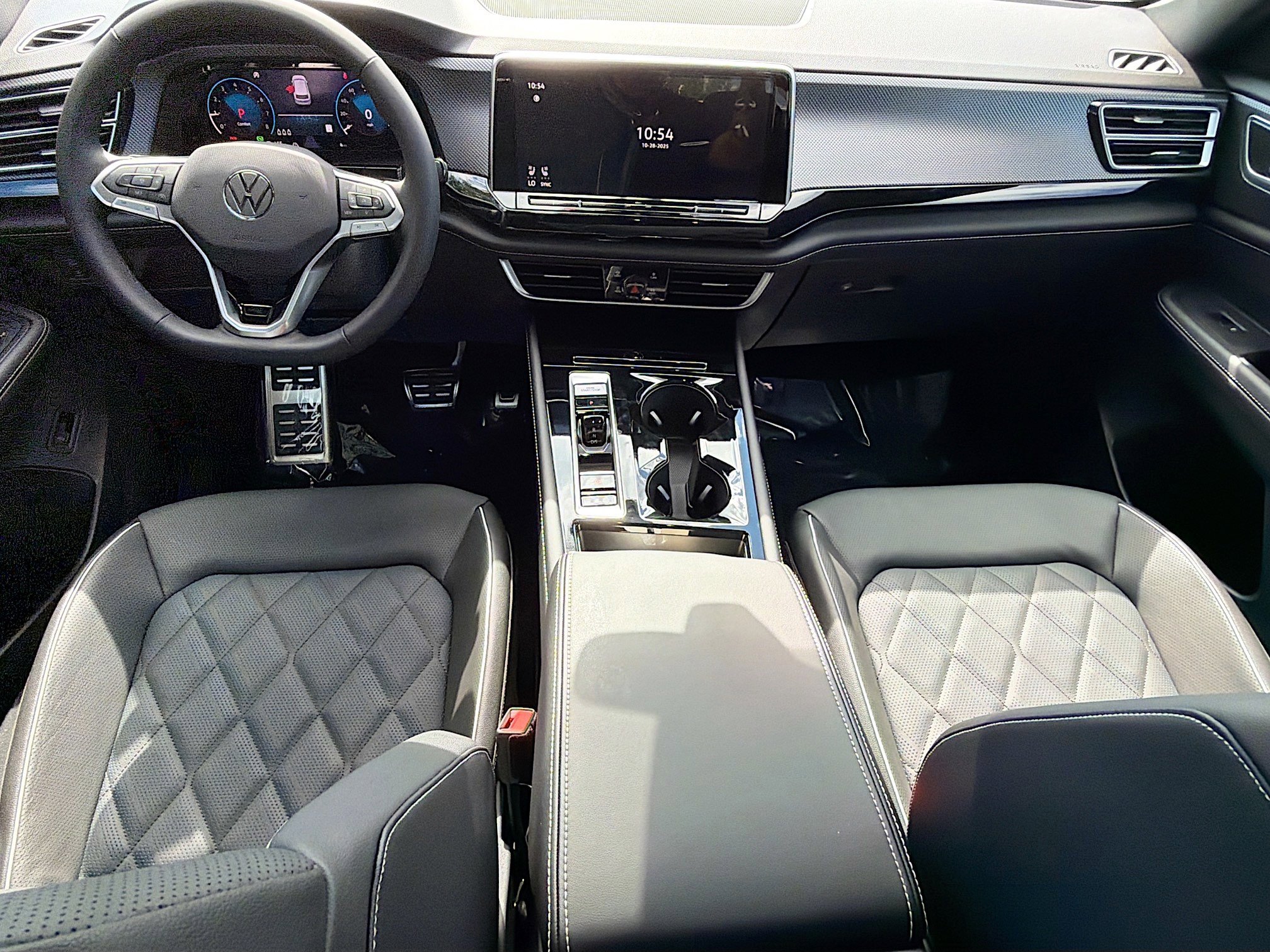 New 2026 Volkswagen Atlas Cross Sport SEL Premium R-Line image 16