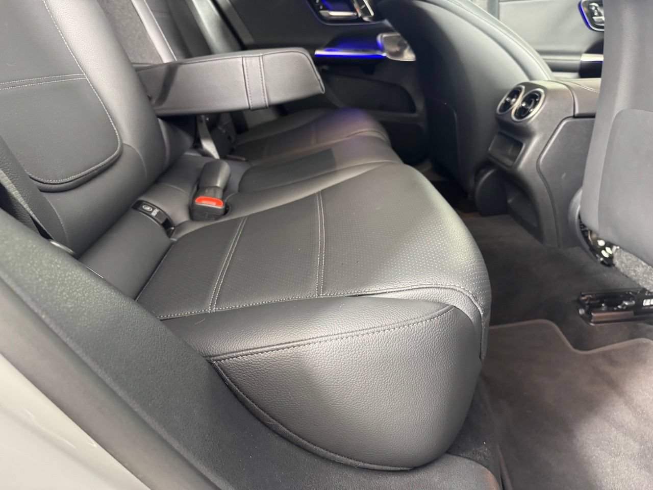 Used 2025 Mercedes-Benz GLC 350e 4MATIC image 32