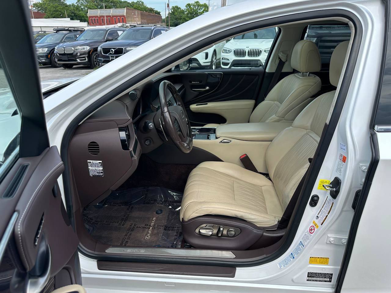 Used 2018 Lexus LS 500h AWD w/ Luxury Package image 14