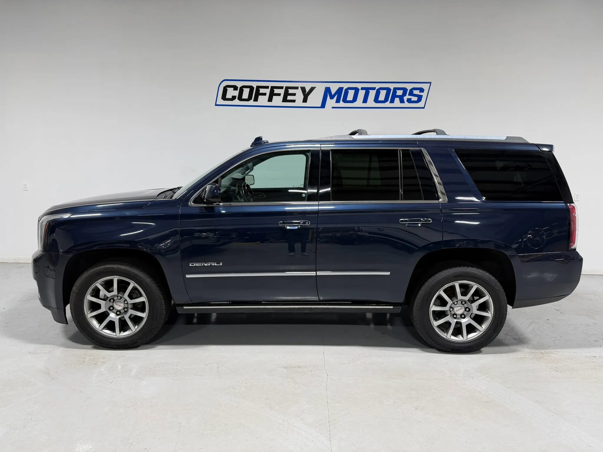 Used 2019 GMC Yukon Denali image 3