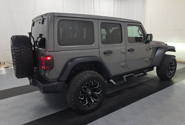 Used 2019 Jeep Wrangler Unlimited Rubicon w/ Uconnect 4C Nav & Sound Group AWD/4WD image 2