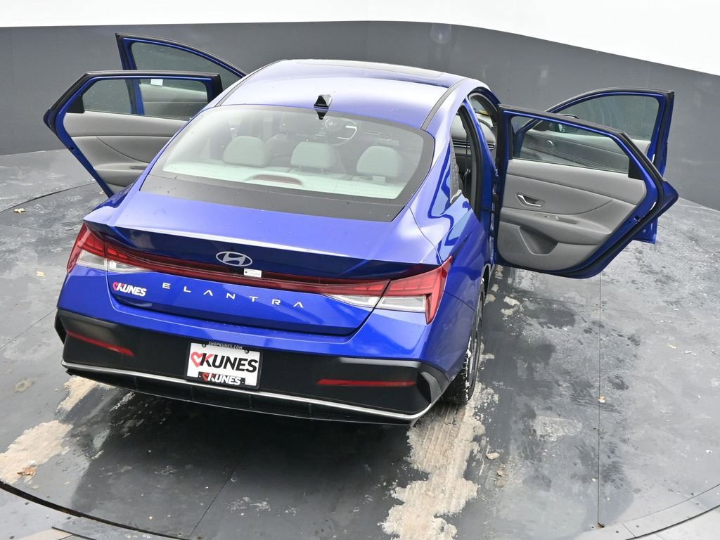 Used 2025 Hyundai Elantra SEL image 85