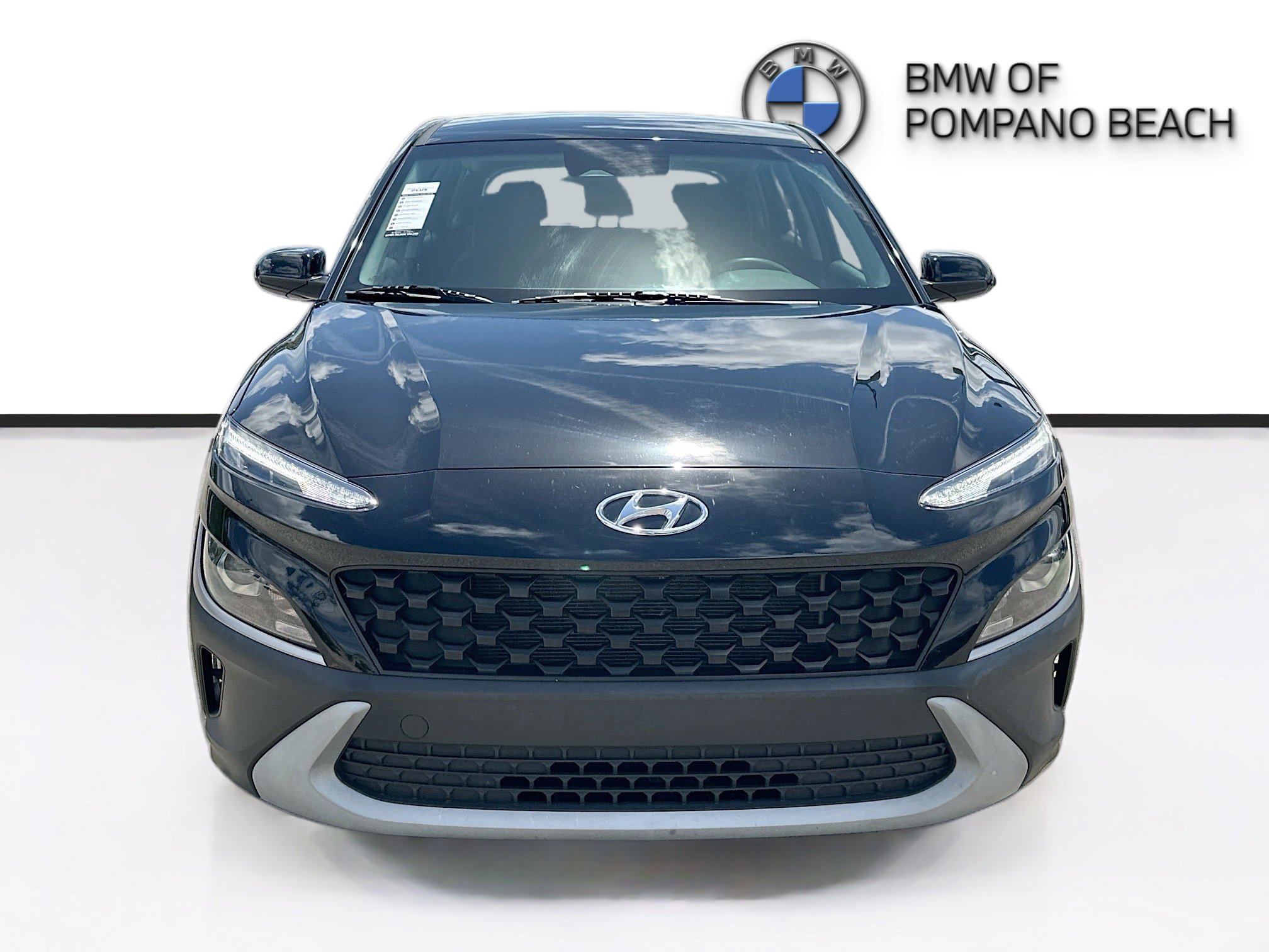 Used 2023 Hyundai Kona SE image 2