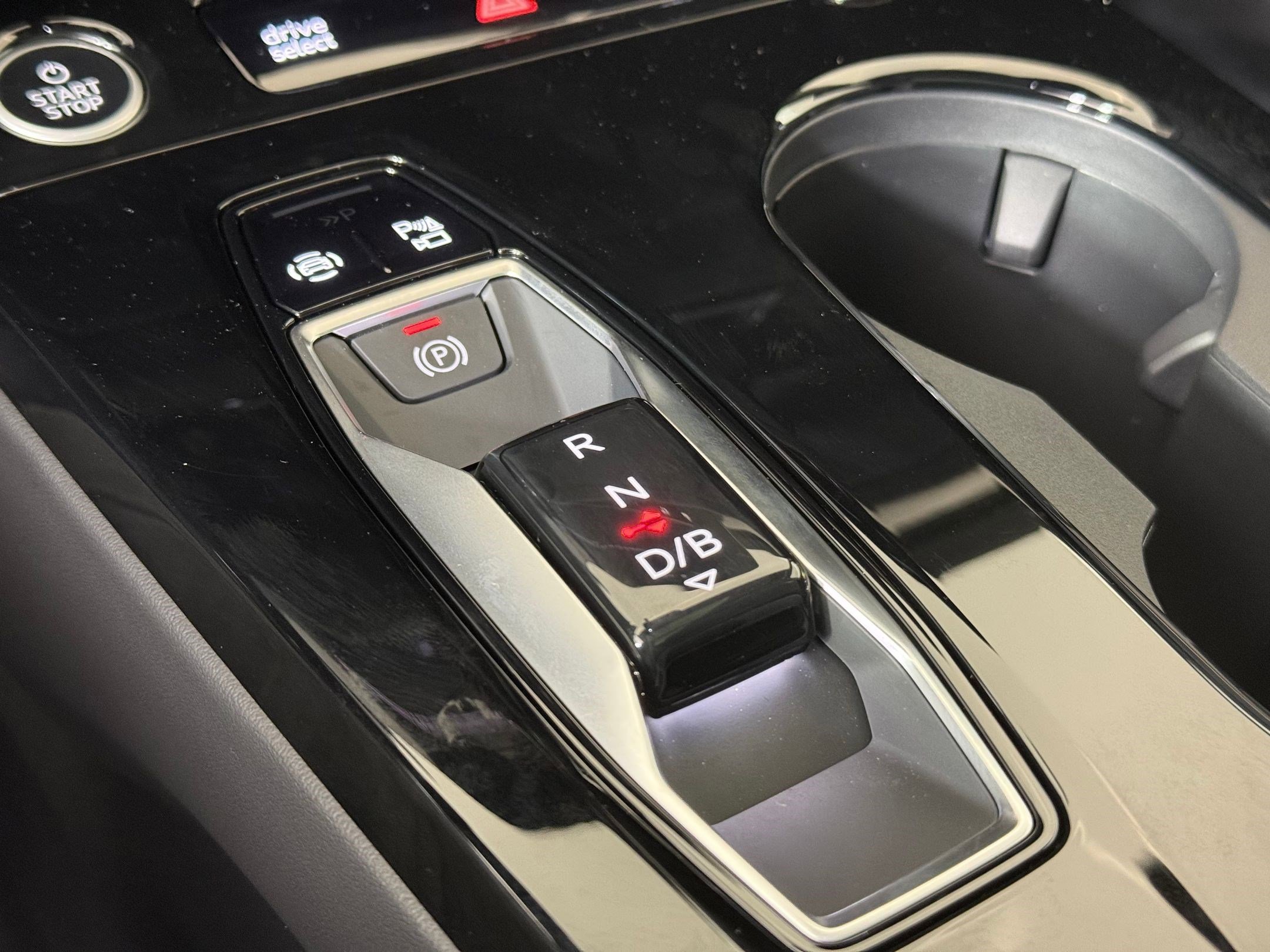 New 2025 Audi Q6 e-tron Premium Plus image 17