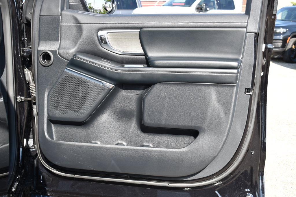 Used 2025 Ford Expedition Max Platinum w/ Driver's Package AWD/4WD image 34