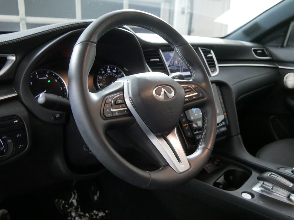 Certified 2025 INFINITI QX55 Essential image 12