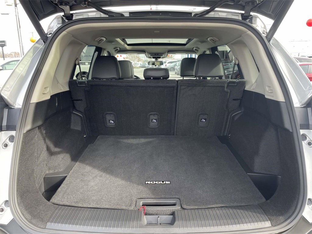 Used 2023 Nissan Rogue SV w/ SV Premium B Package image 9