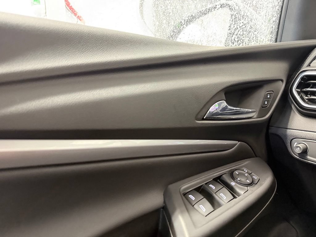 Used 2023 Chevrolet Bolt EUV LT w/ Convenience Package FWD image 11
