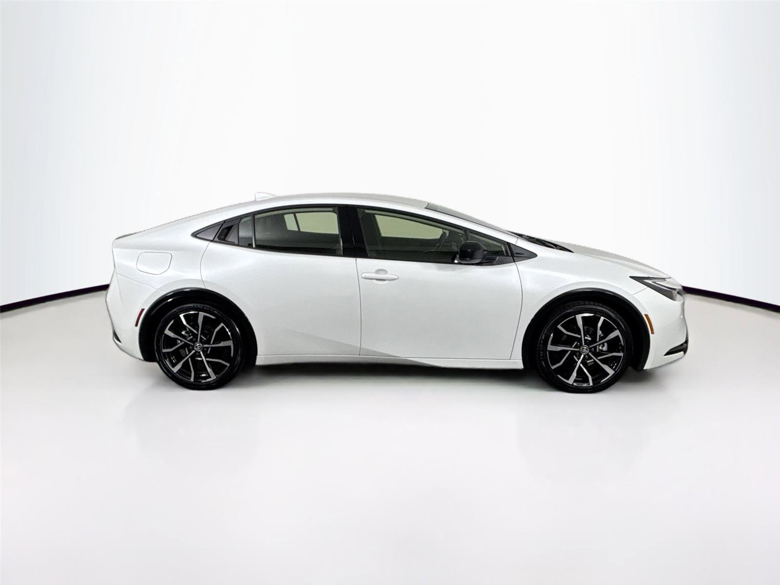 Used 2025 Toyota Prius Plug-In Hybrid image 10