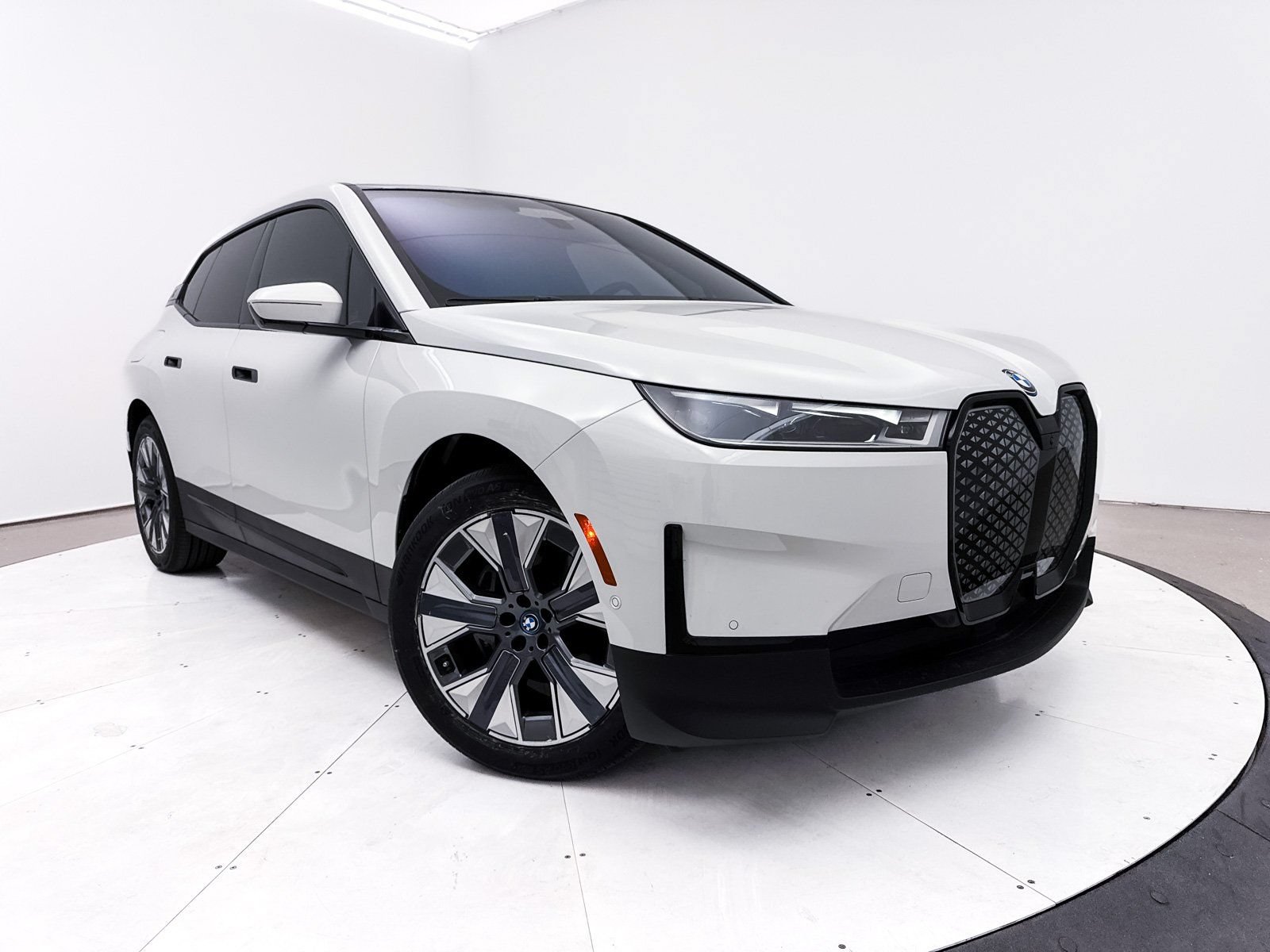 Used 2024 BMW iX xDrive50 w/ Premium Package AWD/4WD image 1