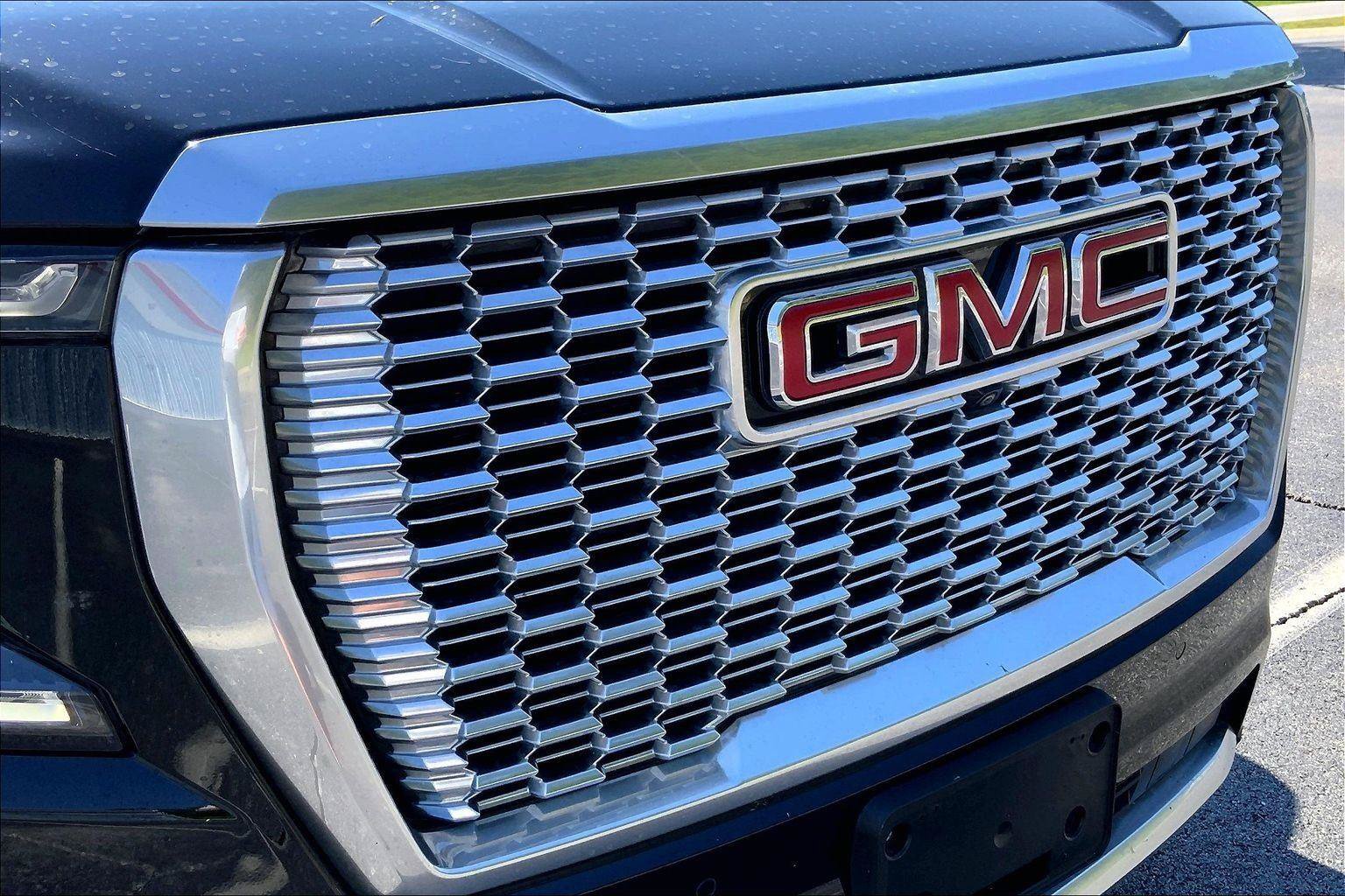 Used 2023 GMC Yukon XL Denali w/ Denali Reserve Package AWD/4WD image 31