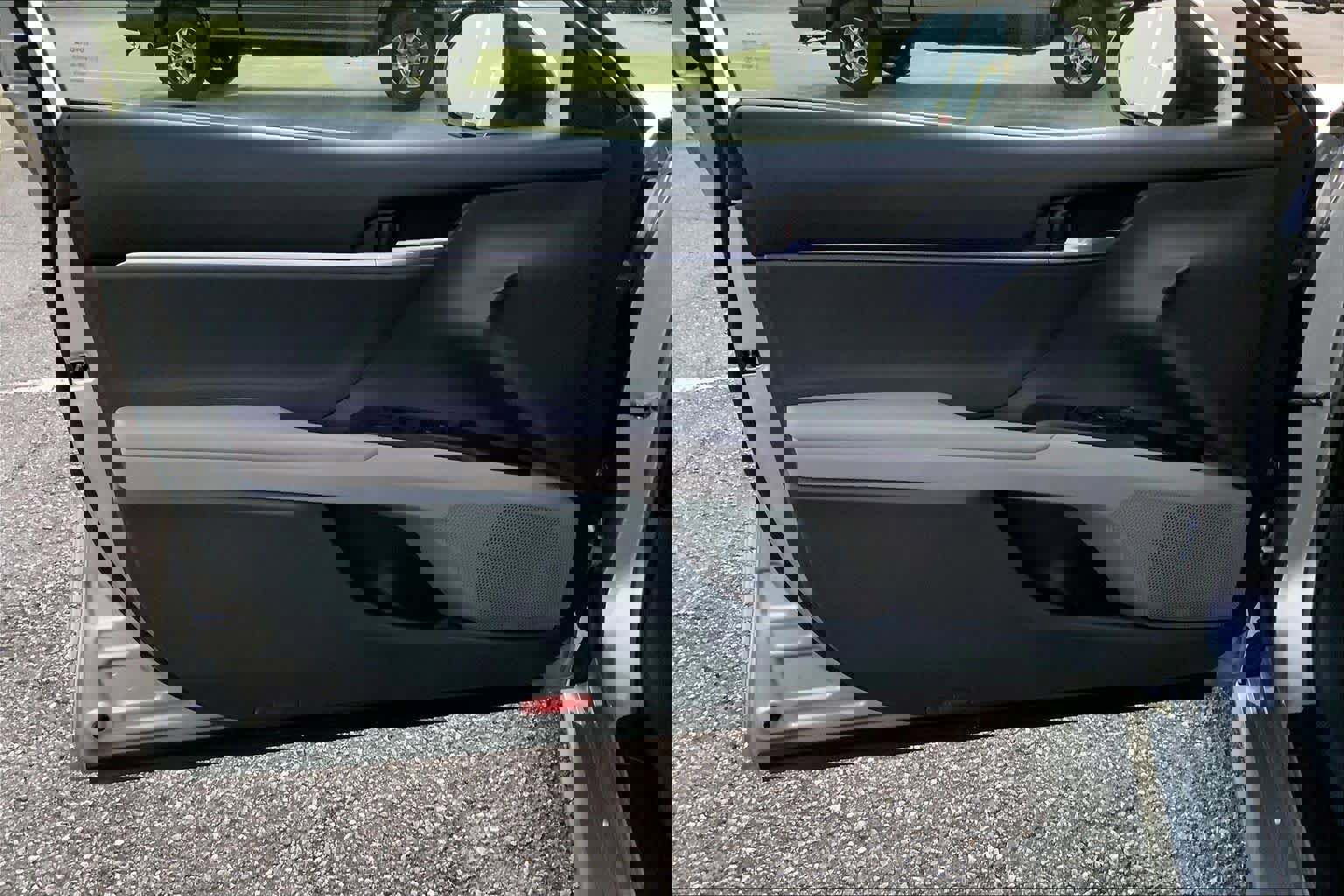 Used 2022 Toyota Camry LE image 21