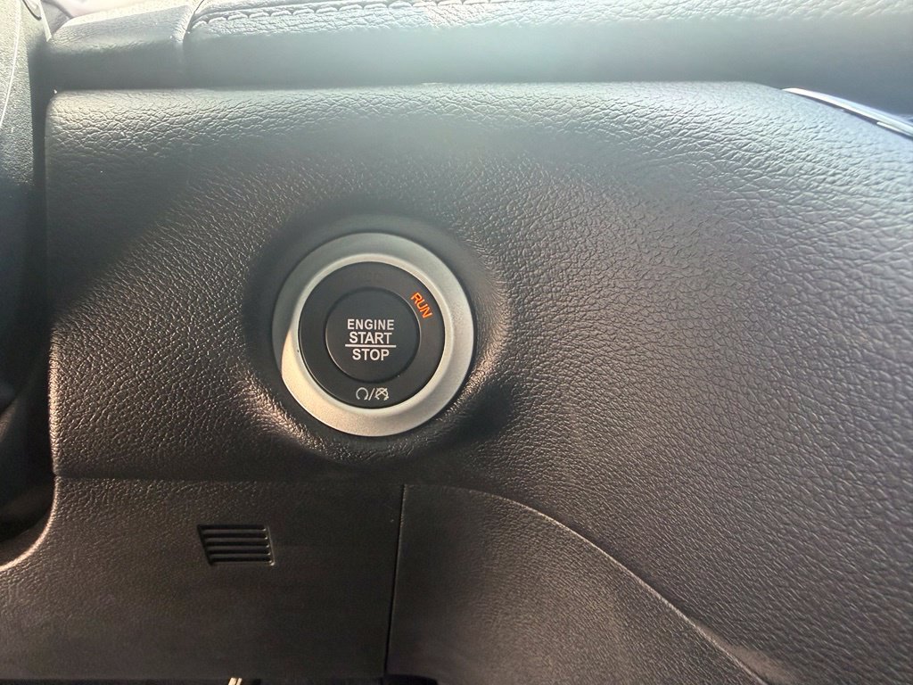 New 2027 Chrysler Pacifica Select w/ Family Tech Group FWD image 20