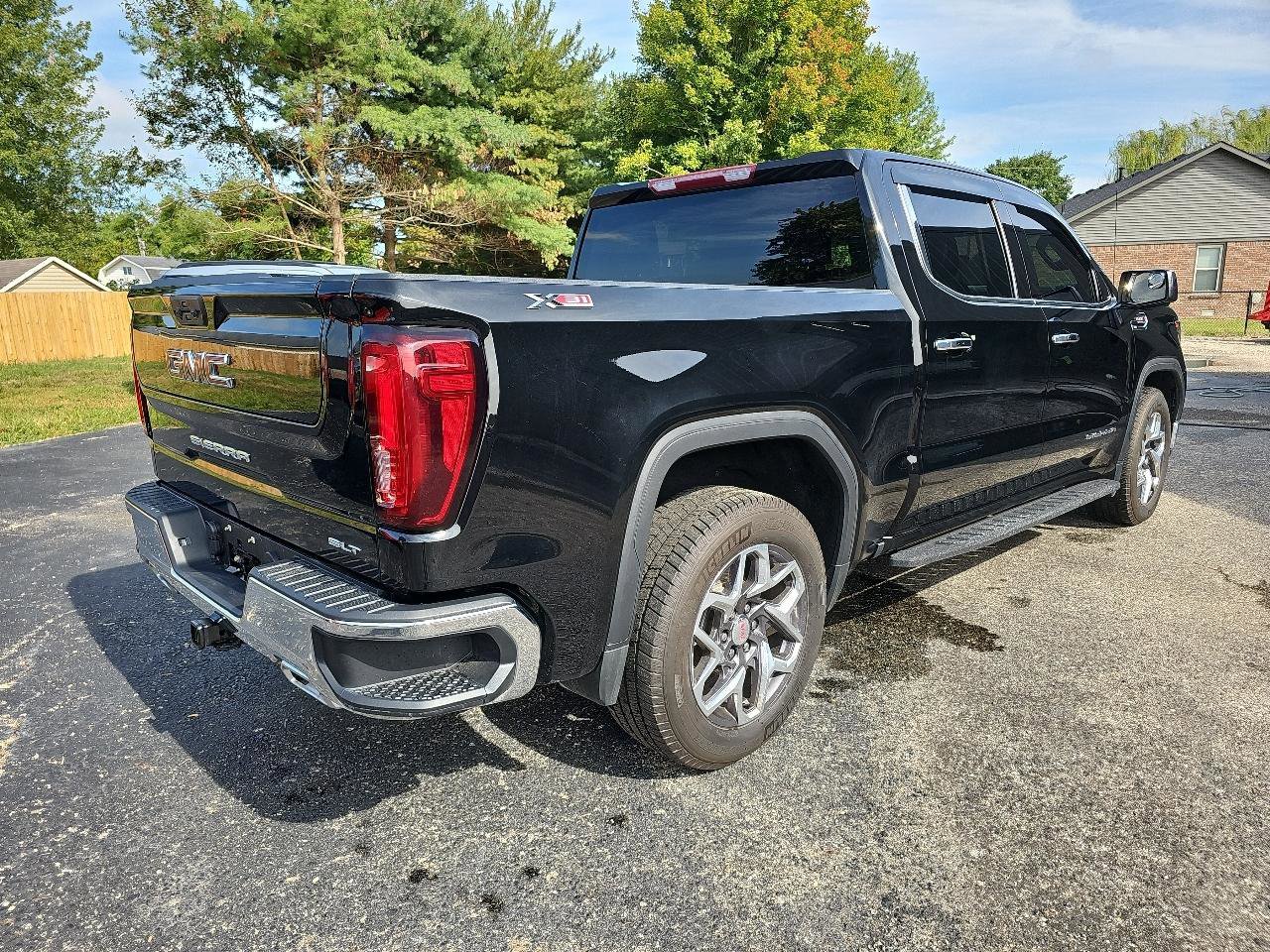 Used 2023 GMC Sierra 1500 SLT AWD/4WD image 18