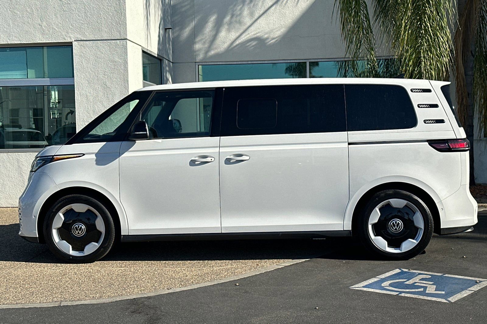 New 2025 Volkswagen ID. Buzz Pro S image 7