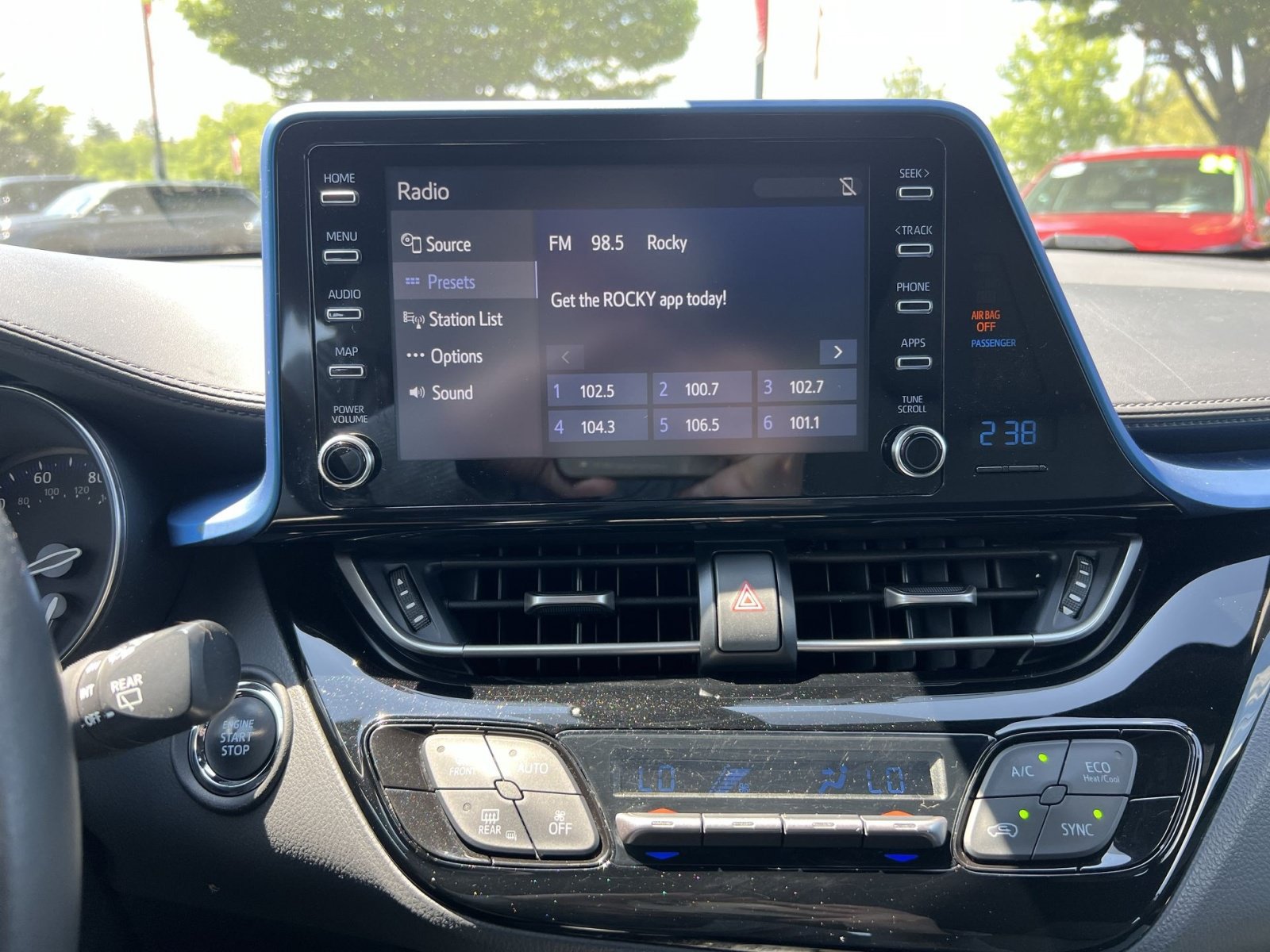 Used 2019 Toyota C-HR XLE FWD image 17