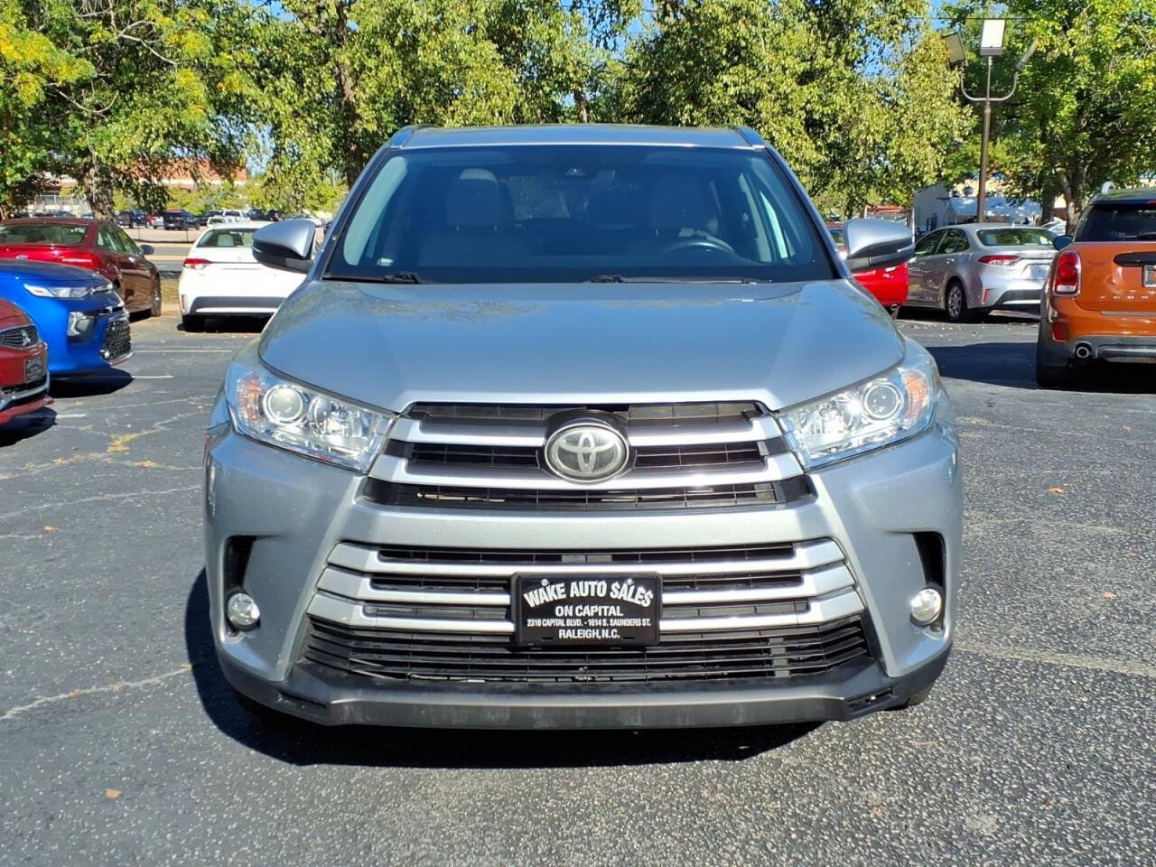 Used 2019 Toyota Highlander XLE FWD image 11