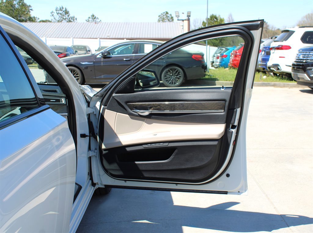 Used 2012 BMW 750Li image 32