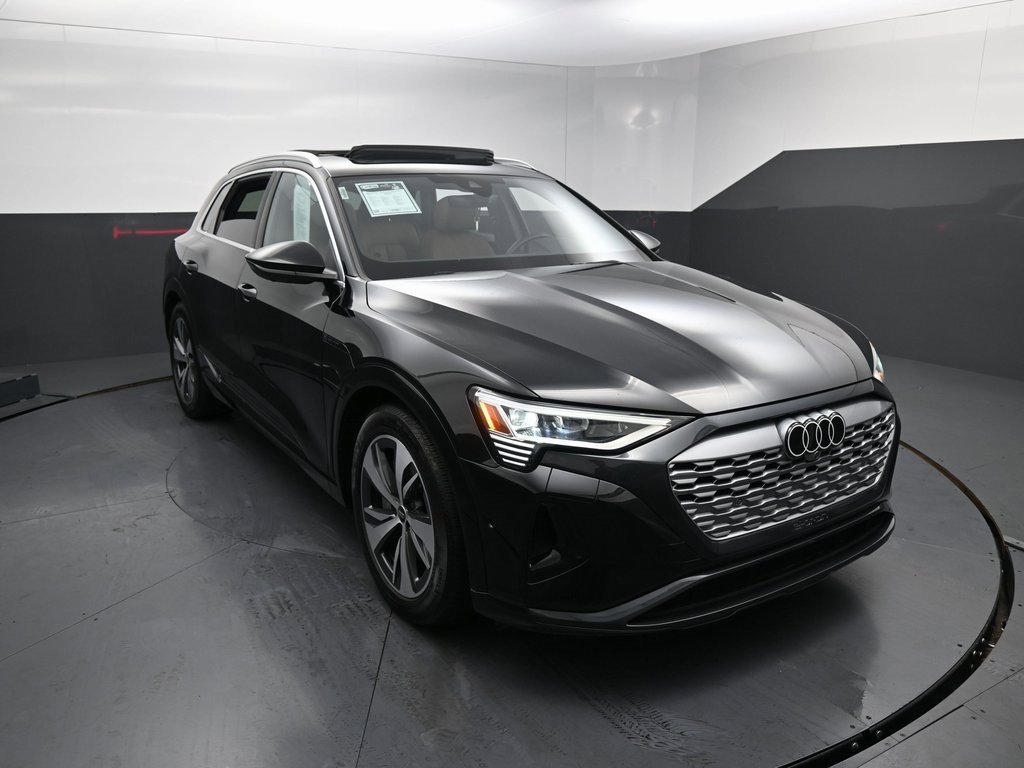 Used 2024 Audi Q8 e-tron Premium Plus image 12