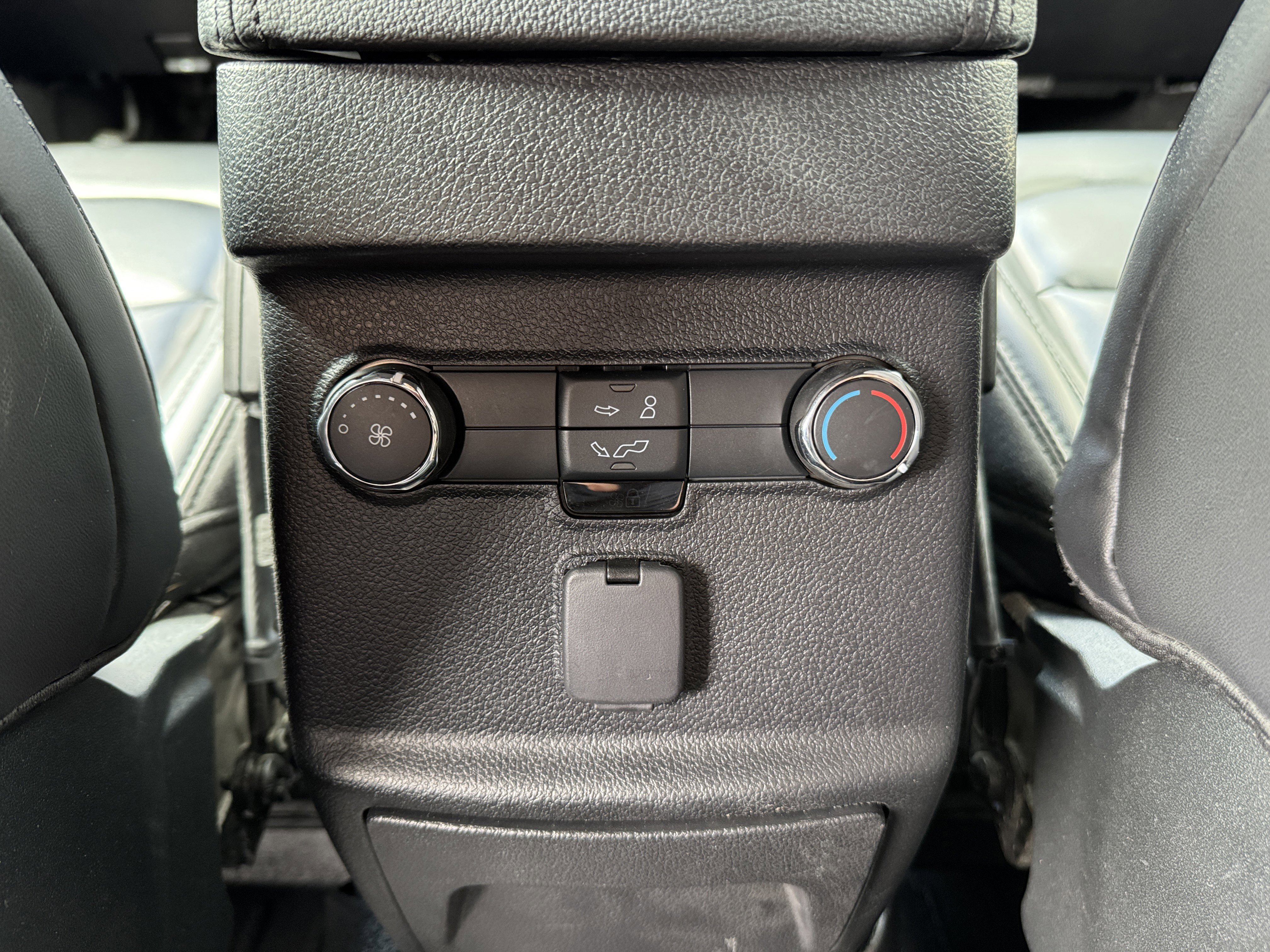 Used 2019 Ford Explorer XLT w/ Equipment Group 202A AWD/4WD image 30