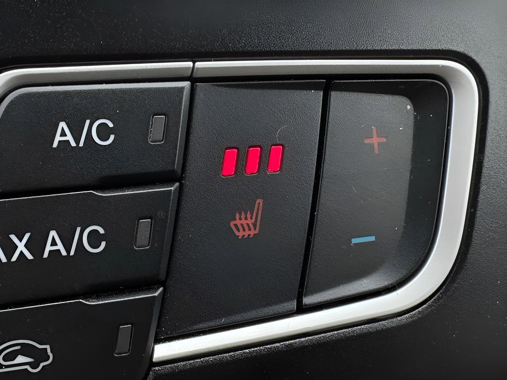 Used 2017 Ford Fusion SE w/ Fusion SE Technology Package image 32