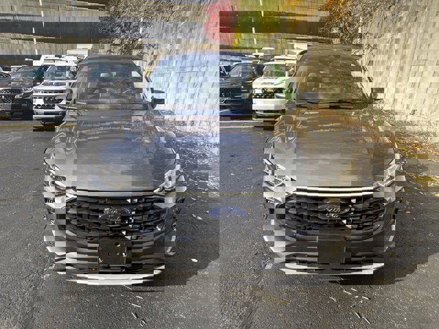 Used 2023 Ford Escape Platinum image 2