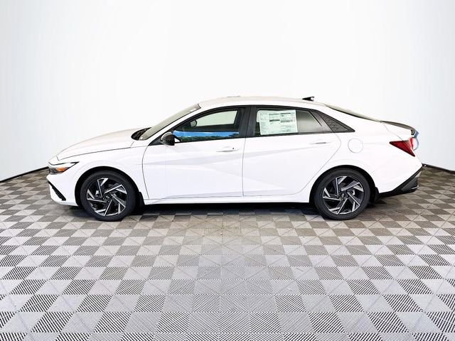 New 2025 Hyundai Elantra SEL FWD image 5