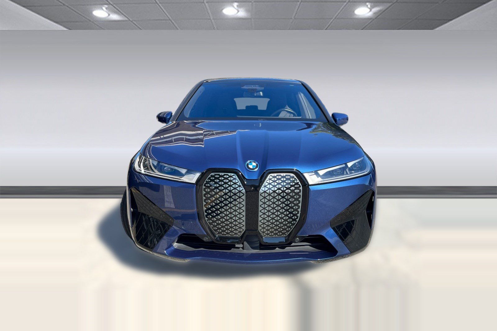 Used 2024 BMW iX xDrive50 w/ Sport Package AWD/4WD image 4