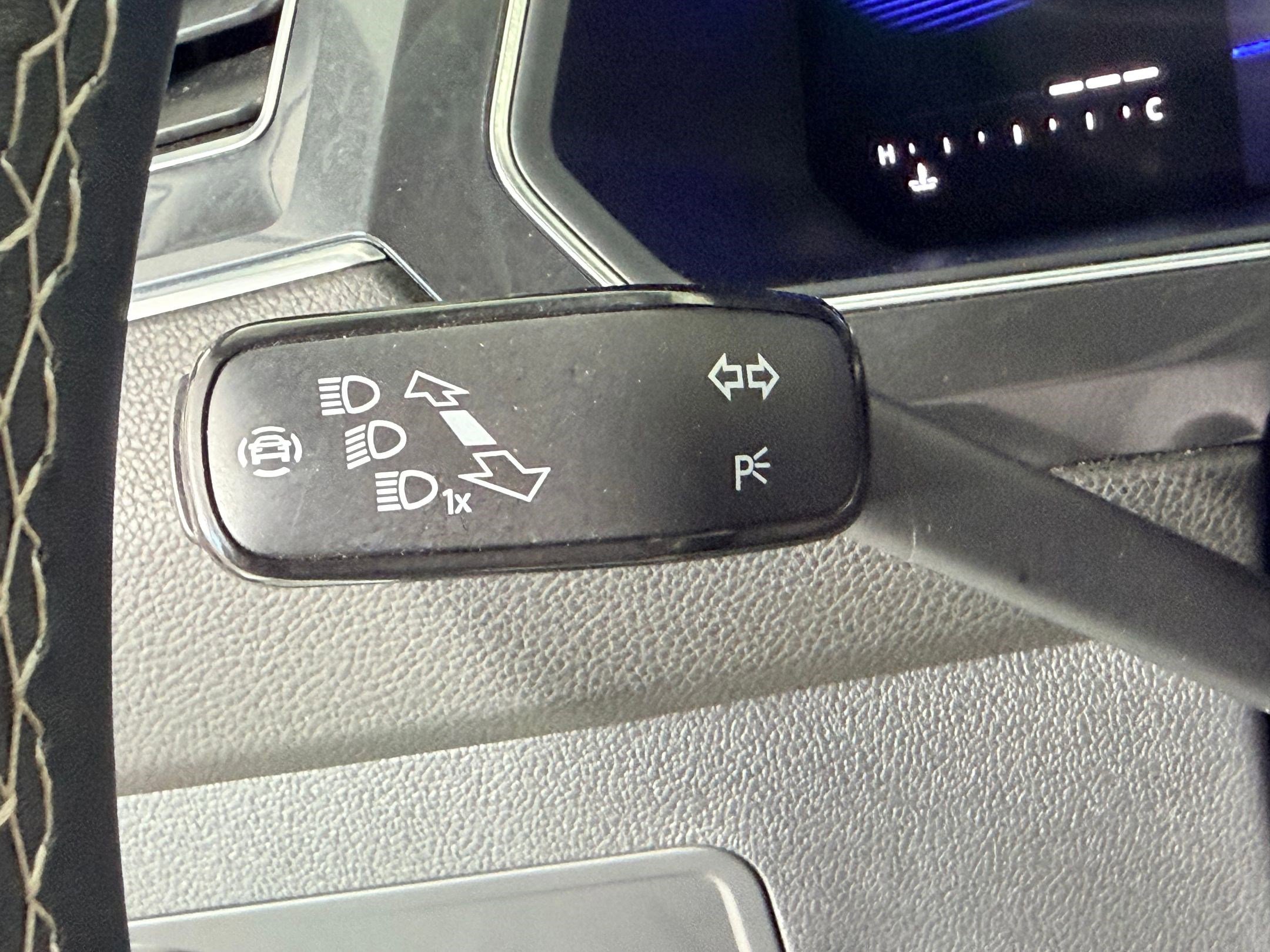 Used 2022 Volkswagen Tiguan SE AWD/4WD image 27