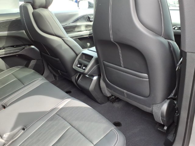 Used 2026 Cadillac Lyriq Luxury AWD/4WD image 21