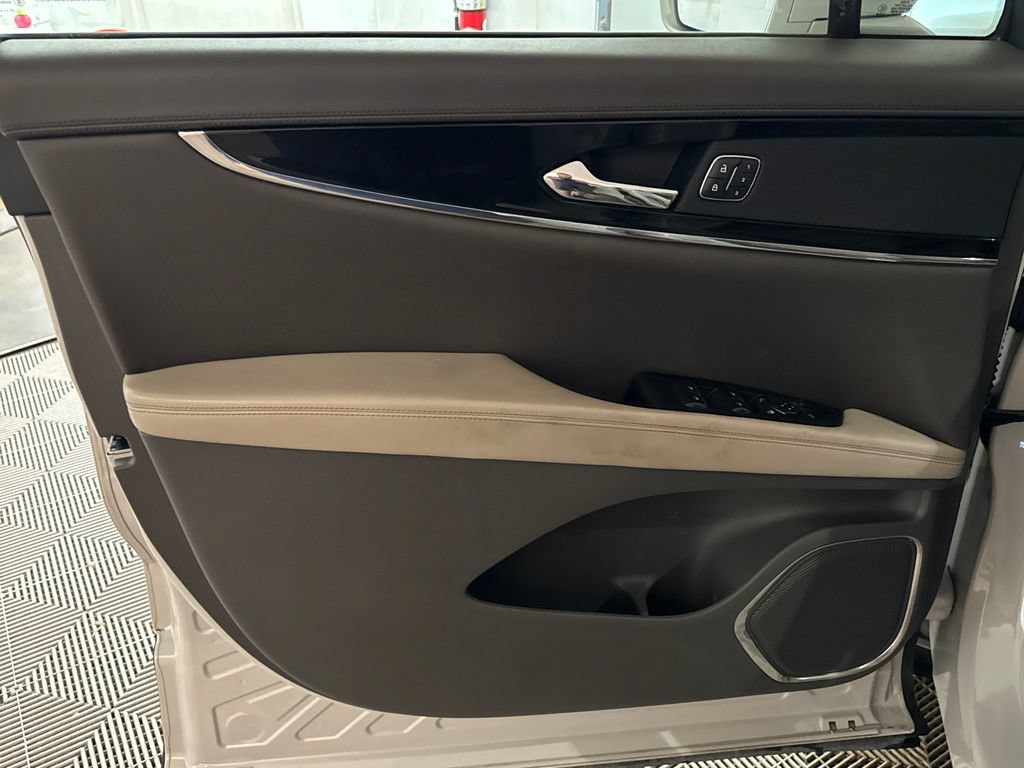 Used 2022 Lincoln Nautilus Reserve FWD image 14
