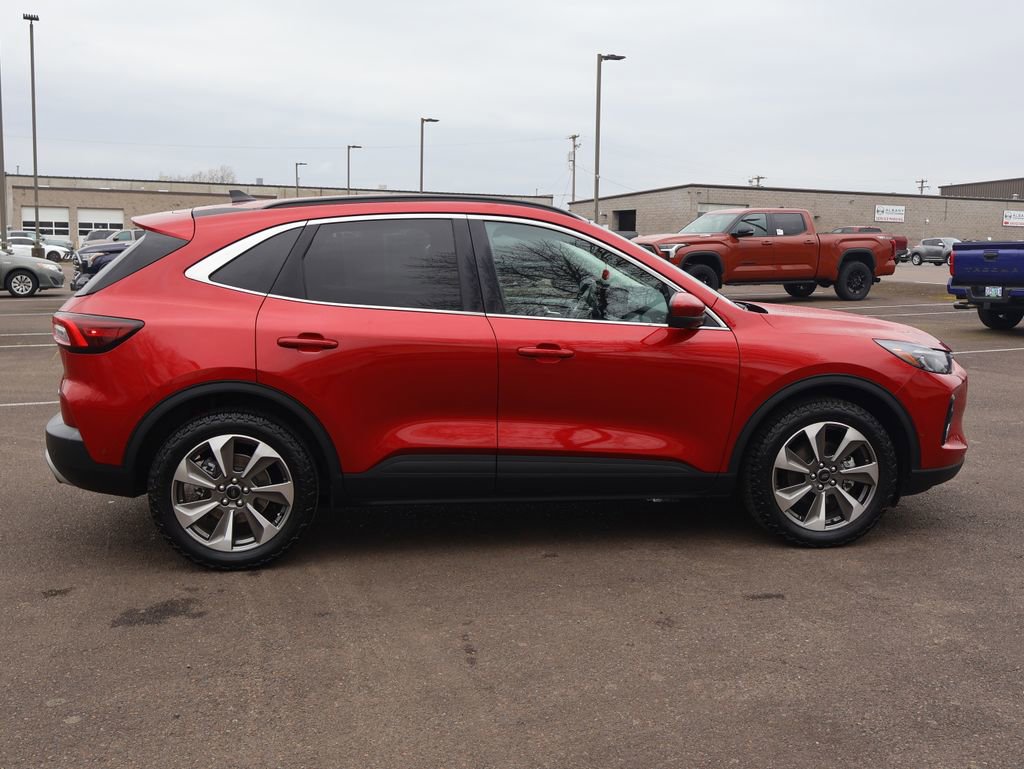 Used 2023 Ford Escape Platinum w/ Premium Technology Package image 9