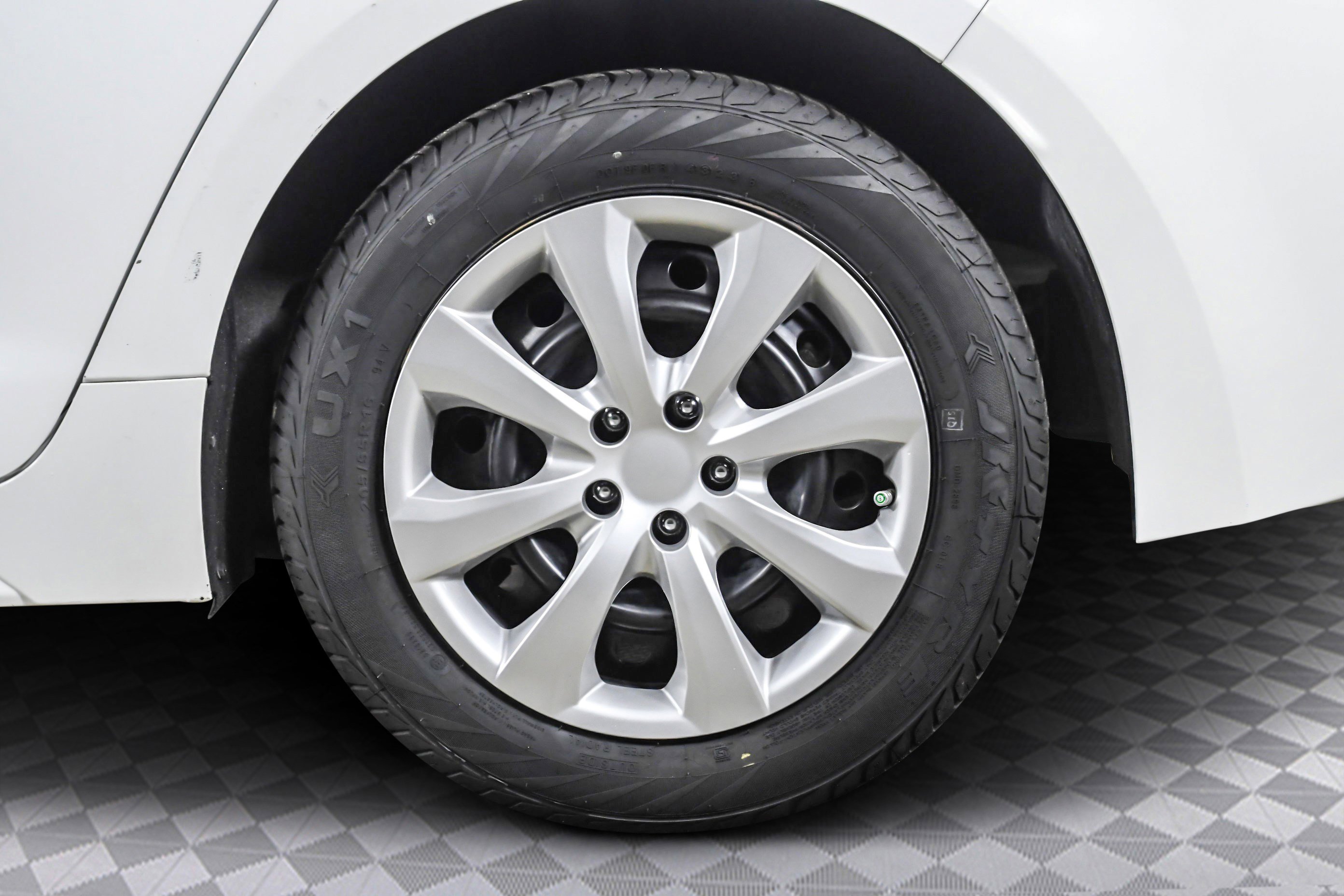 Used 2021 Toyota Corolla LE image 30