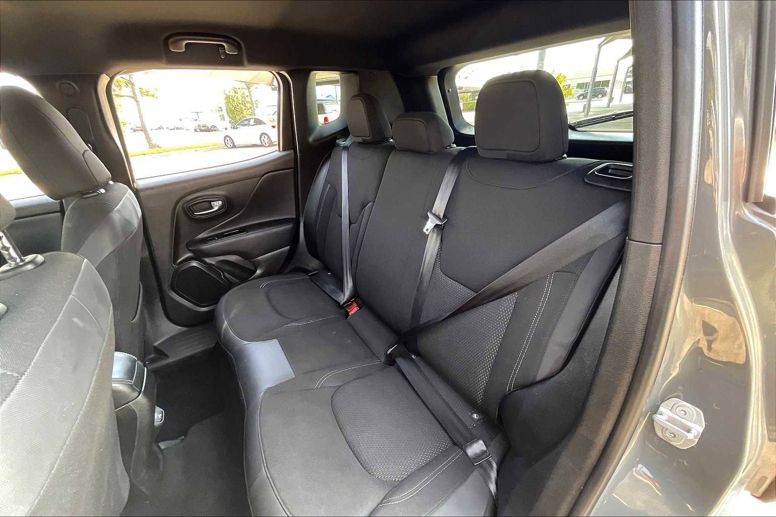 Certified 2022 Jeep Renegade Altitude image 19