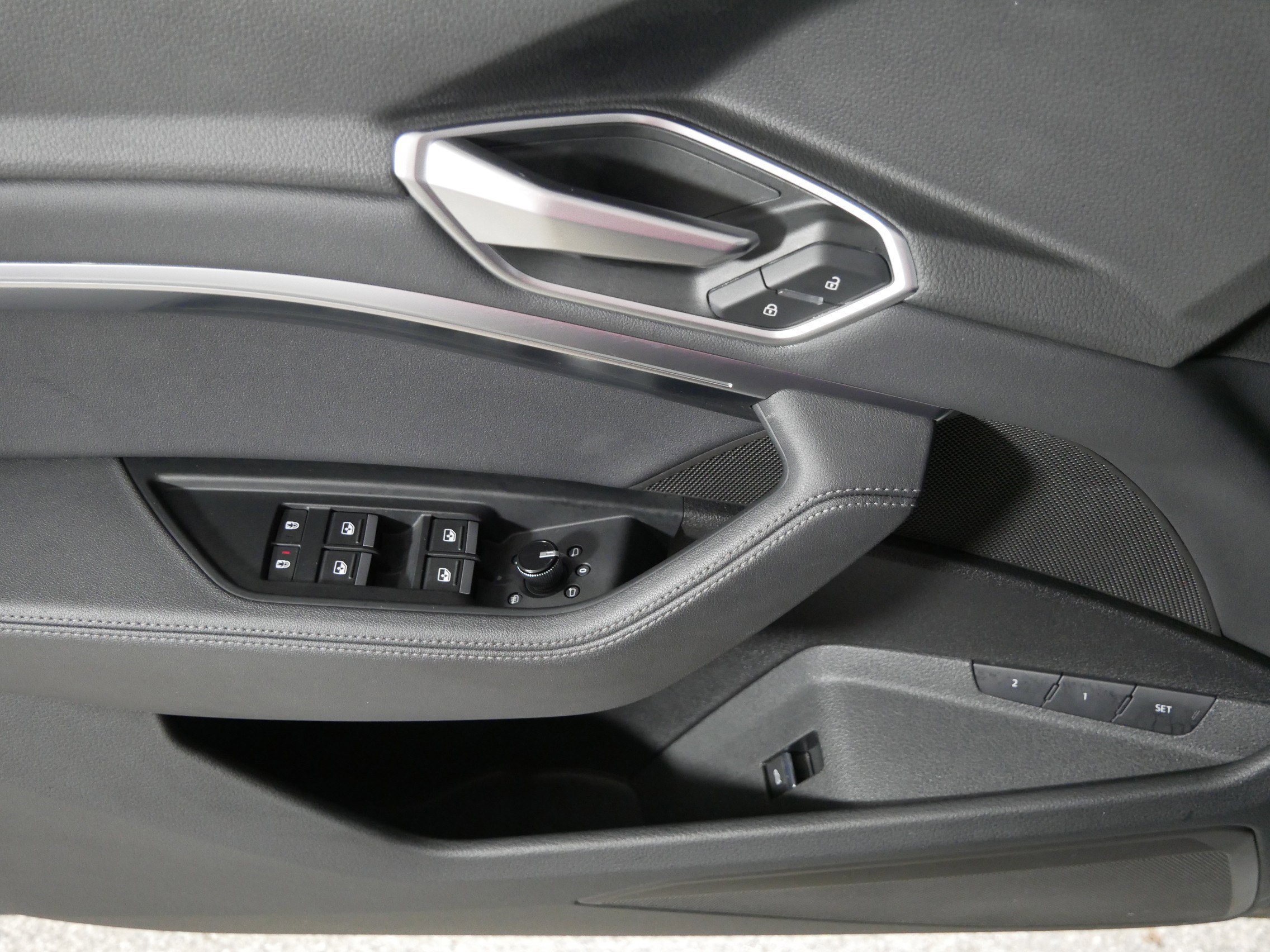 Used 2021 Audi e-tron Premium w/ Towing Package image 19