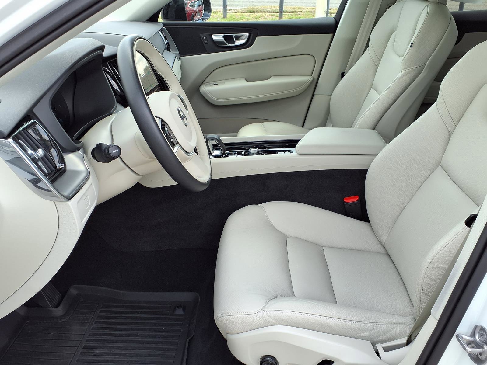 Certified 2025 Volvo XC60 B5 Core w/ Protection Package AWD/4WD image 21