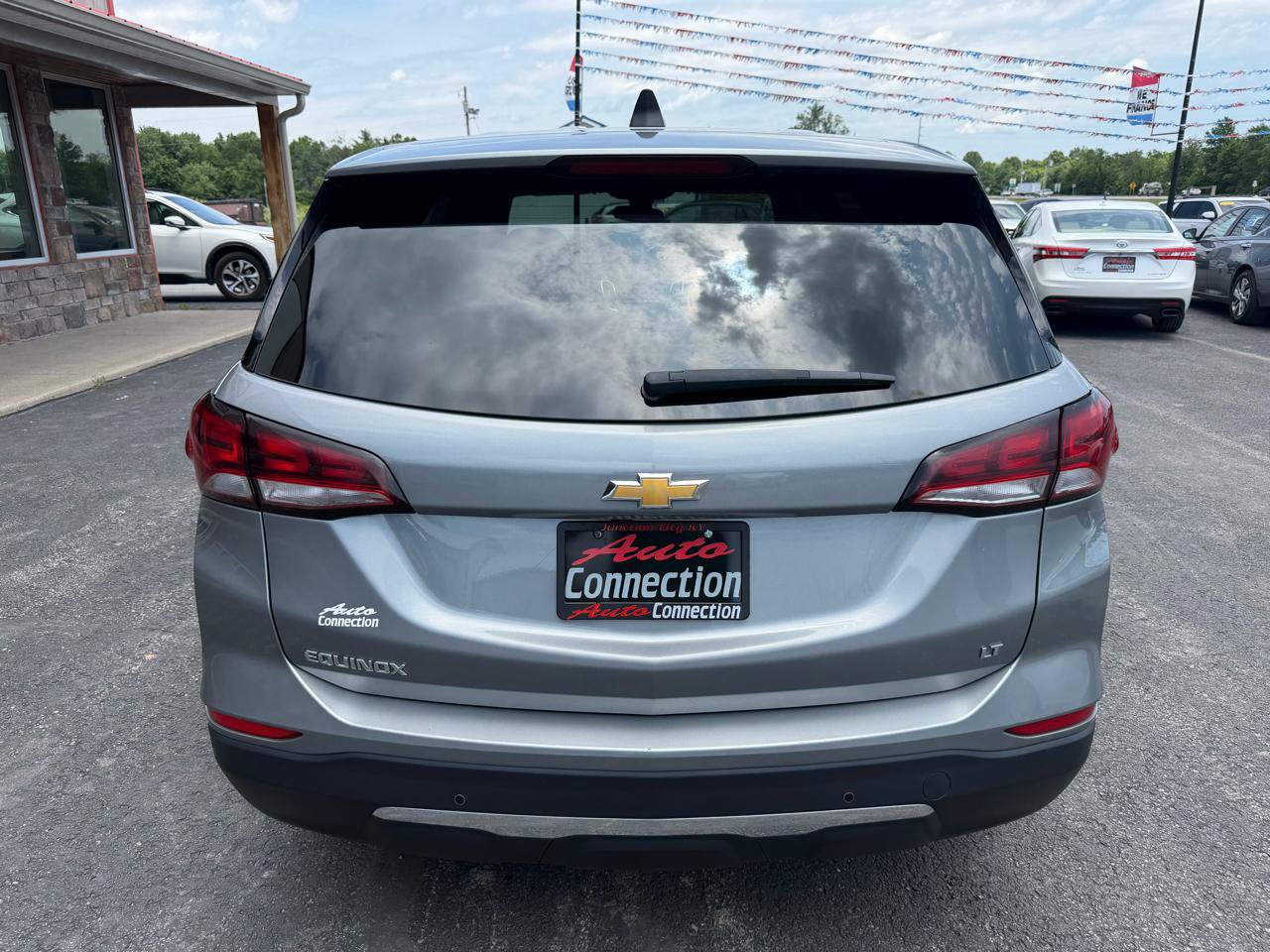 Used 2024 Chevrolet Equinox LT w/ LPO, Floor Liner Package FWD image 5