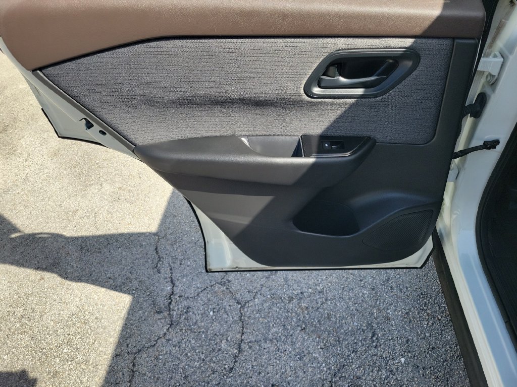 Certified 2023 Nissan Rogue S FWD image 18