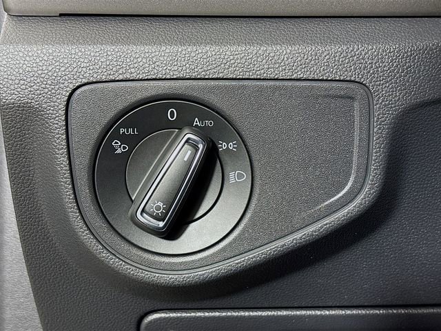 Used 2020 Volkswagen Atlas Cross Sport SE image 11