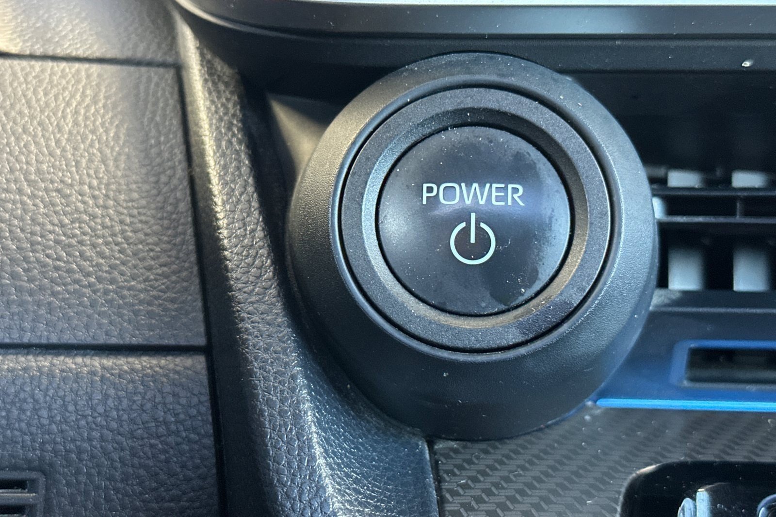 Used 2024 Toyota Prius XLE FWD image 20