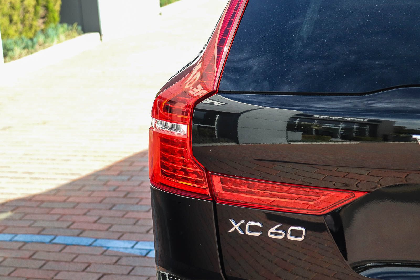 Used 2024 Volvo XC60 B5 Plus w/ Protection Package Premier AWD/4WD image 8