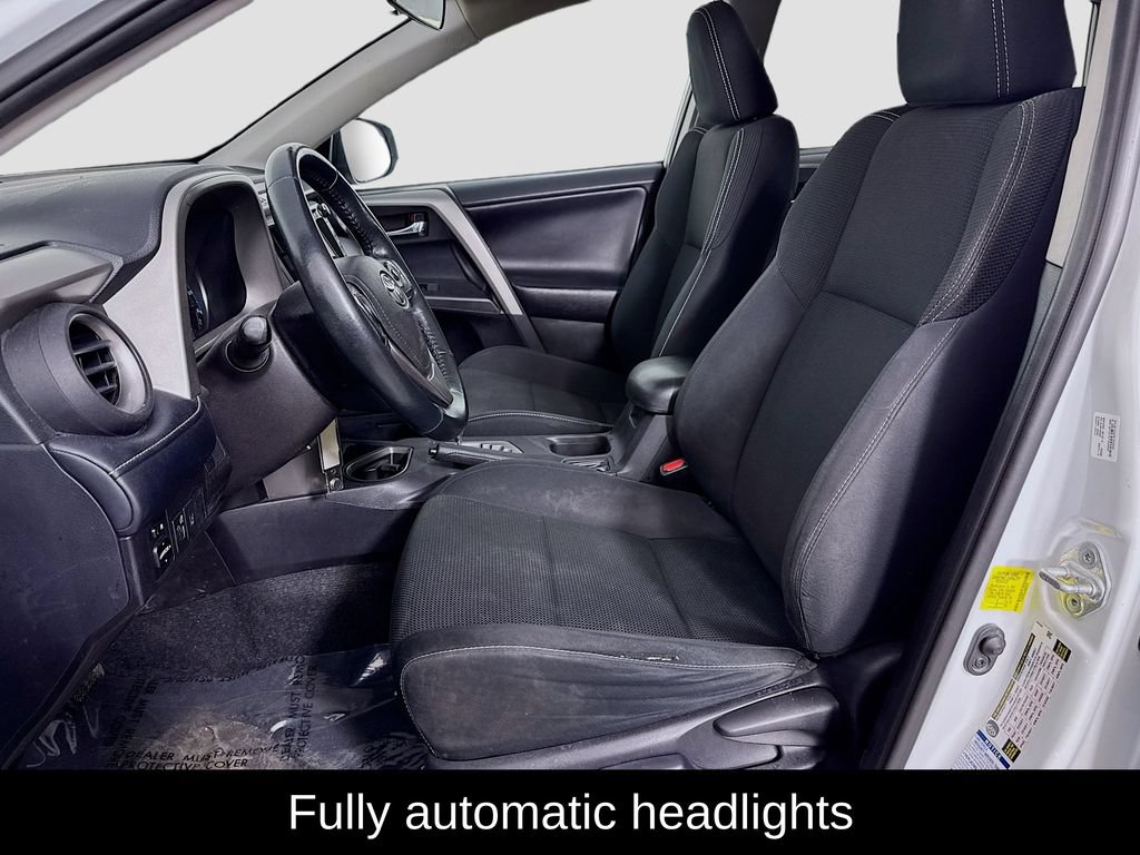 Used 2018 Toyota RAV4 XLE AWD/4WD image 10