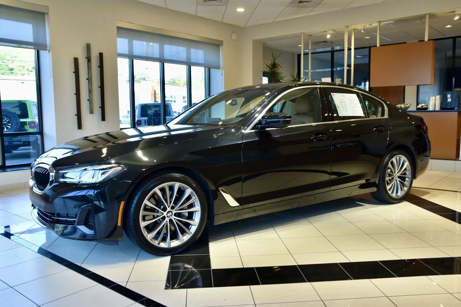 Used 2022 BMW 530i xDrive w/ Premium Package AWD/4WD image 3