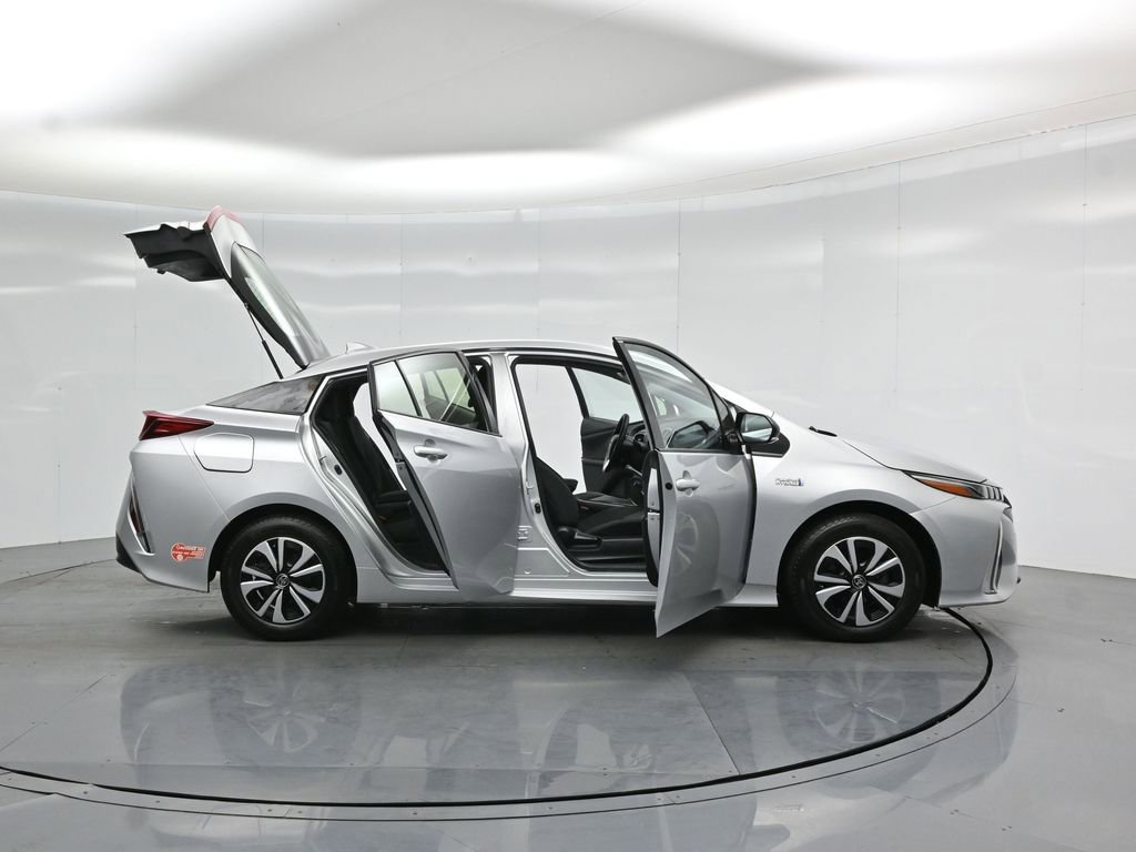 Used 2018 Toyota Prius Prime Plus w/ Carpet Mat Package FWD image 4