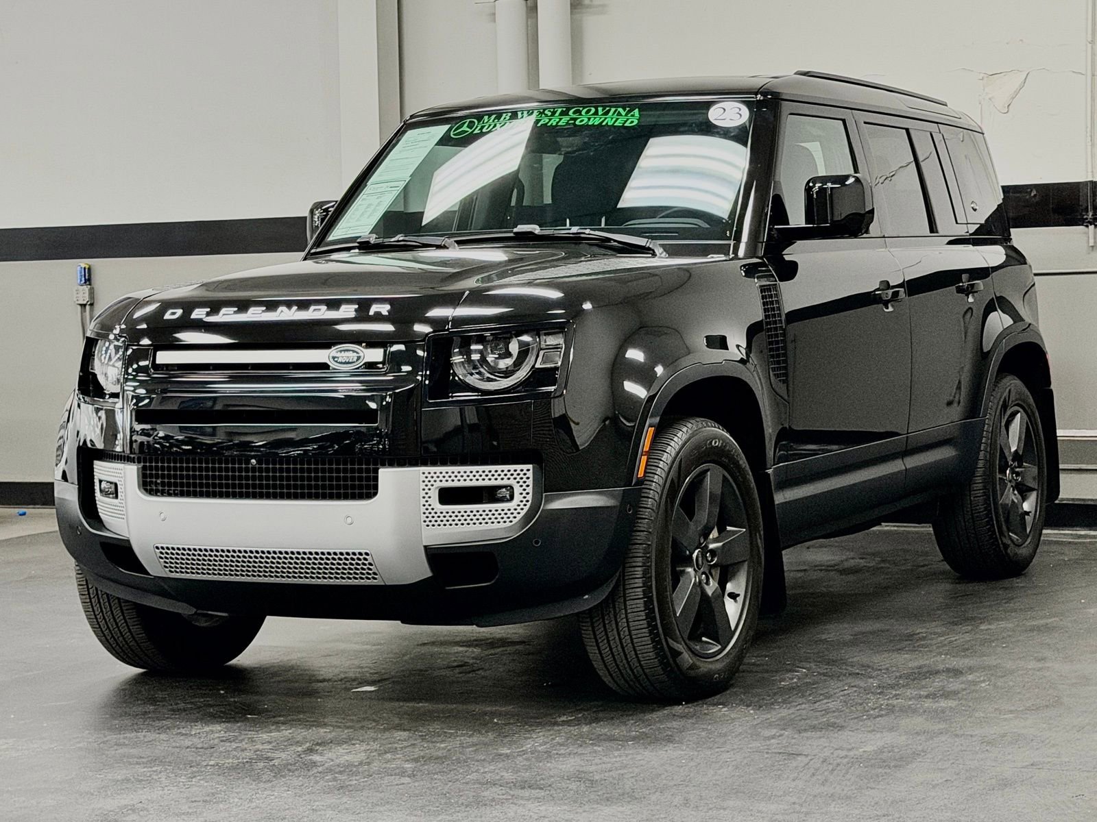 Used 2023 Land Rover Defender 110 SE image 7