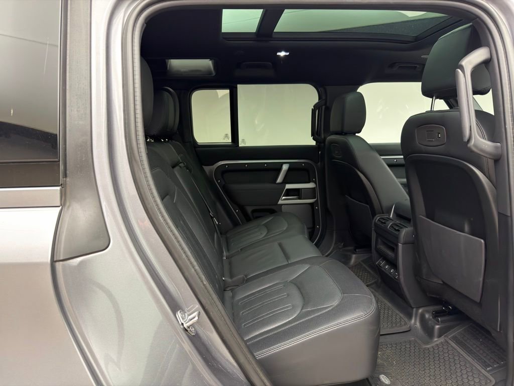 Used 2022 Land Rover Defender 110 X-Dynamic SE image 6