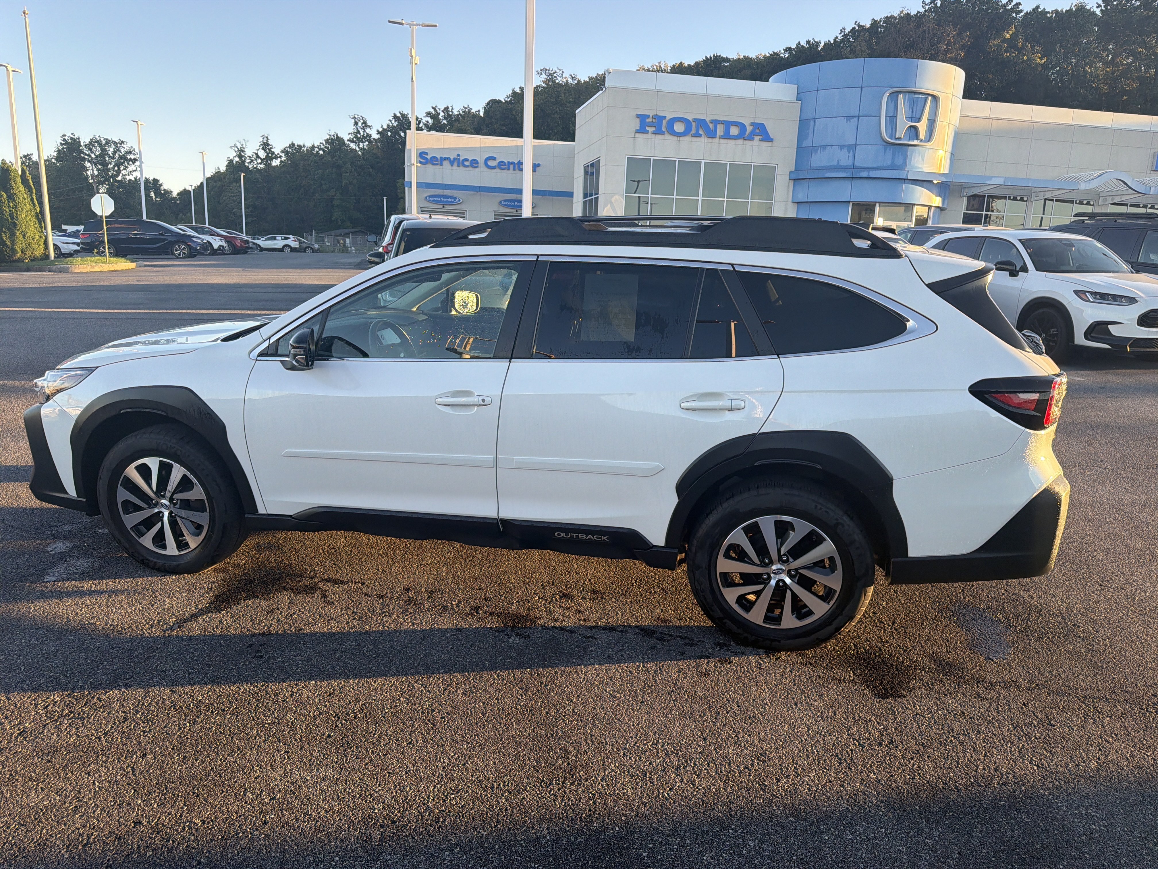 Used 2024 Subaru Outback Premium AWD/4WD image 8