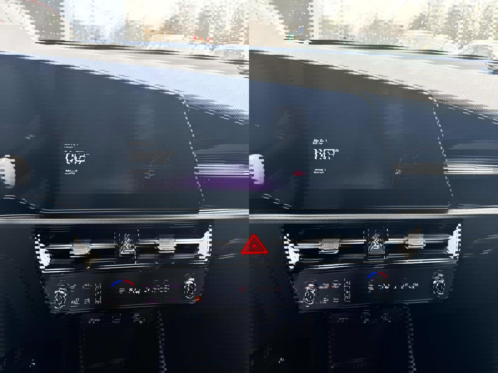 Used 2023 Kia Niro EX image 22